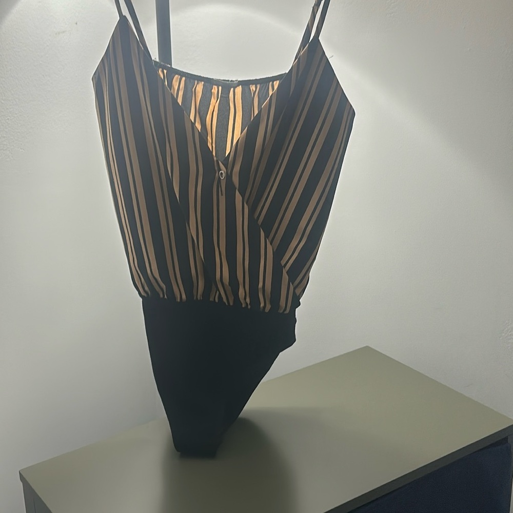 charlotte russe shirt body suit sleeveless gold black v neck adjustable